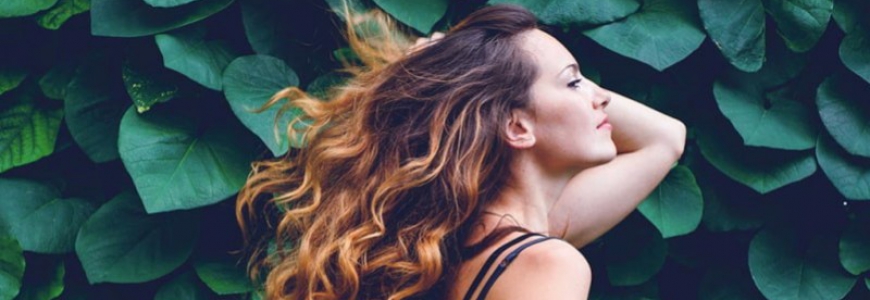 CHEVEUX : HYDRATER ou NOURRIR