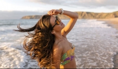 ETE / PLAGE / PISCINE / UV : Comment protéger efficacement vos cheveux ! 