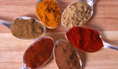 Comment se colorer les cheveux avec les poudres de plantes
